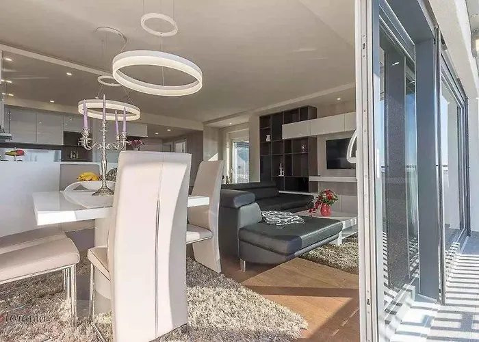 In 47582 Apartment